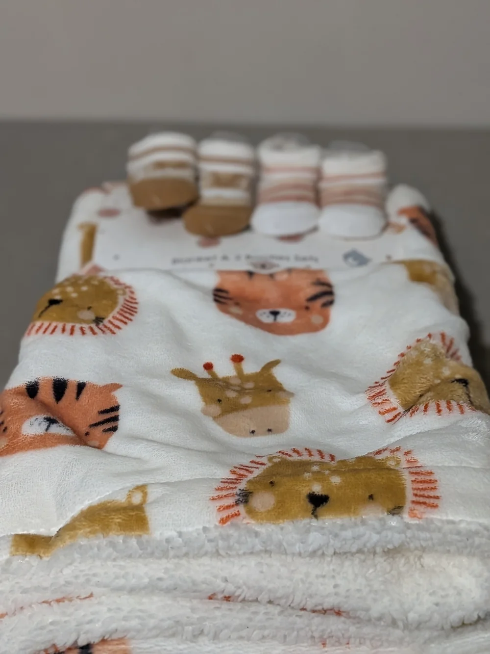 Danbar Baby Blanket And Booty Set NWT Giraffe Leopard Lion
